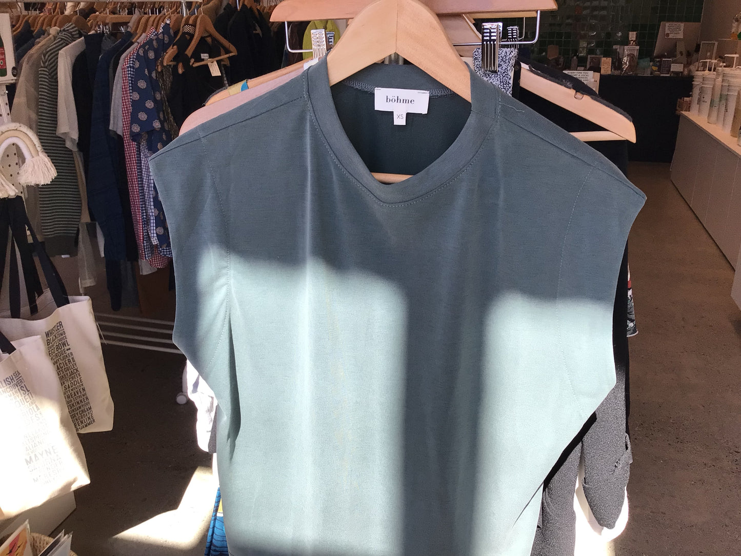 Consignment 2513-23 Bohme Green t-shirt. Sz. XS