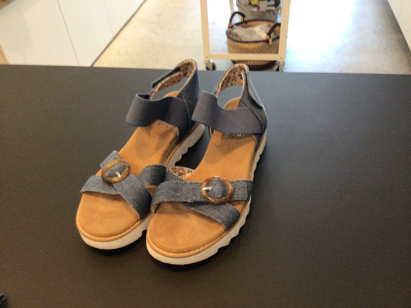 Consignment 5505-08 Bobs from Skechers. Denim sandals. Sz.37