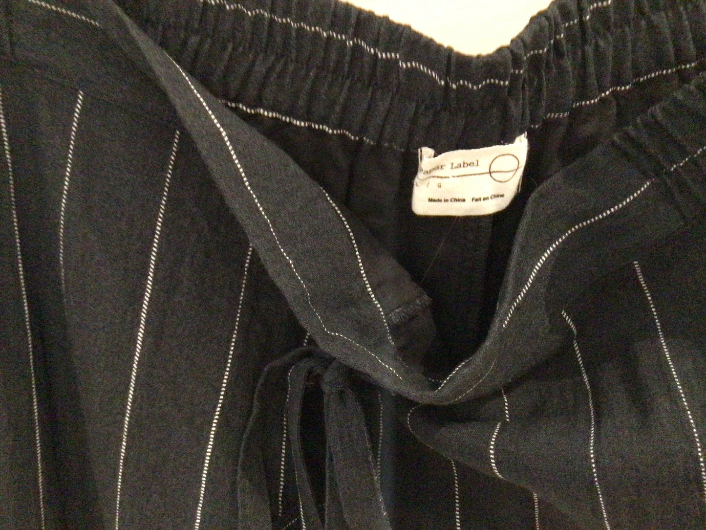 Consignment 8878V-20 Paper Label. Striped pants. Sz. L