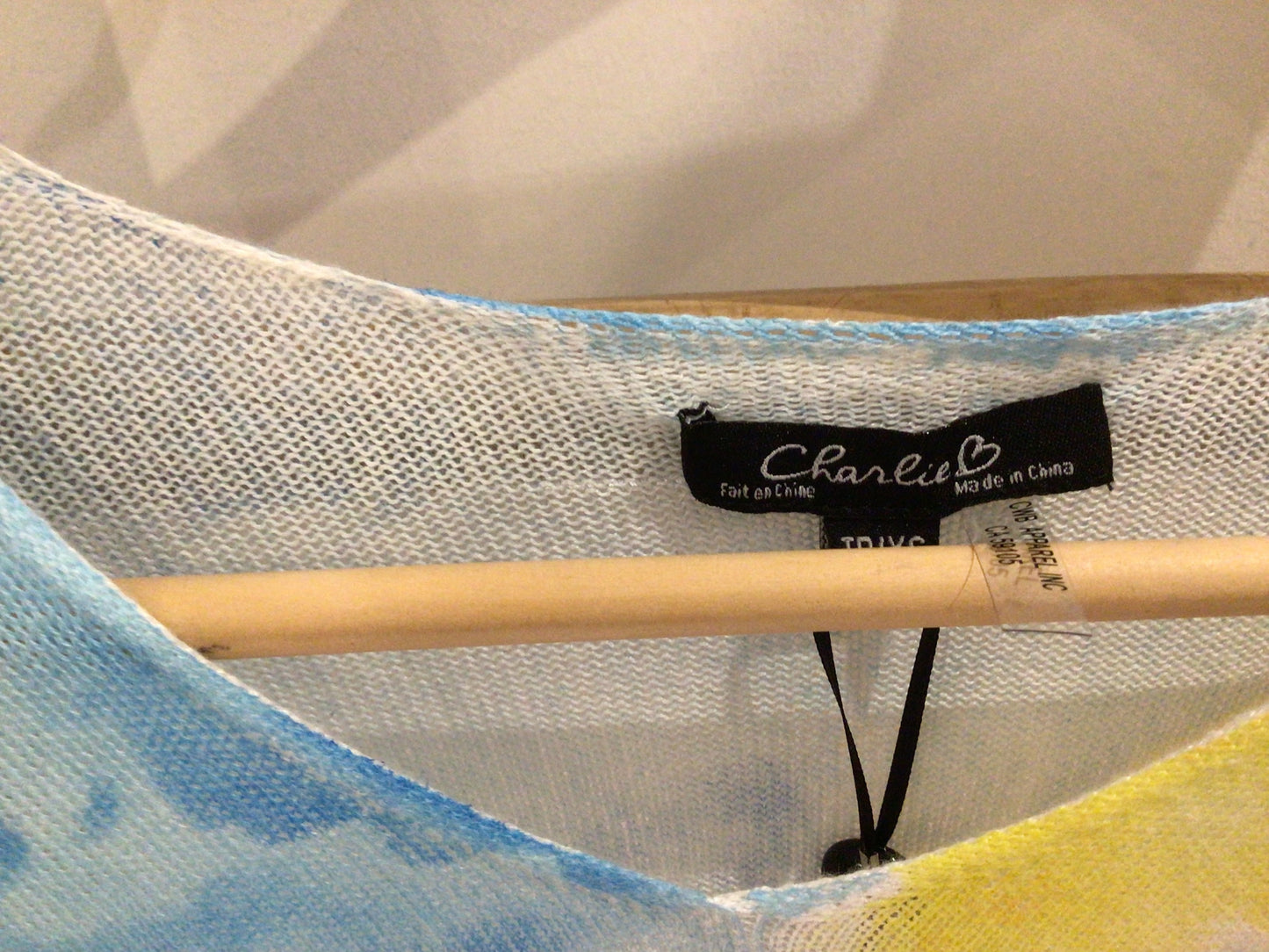 Consignment 5532-09 Charlie. Colourful poluver. Sz. XS