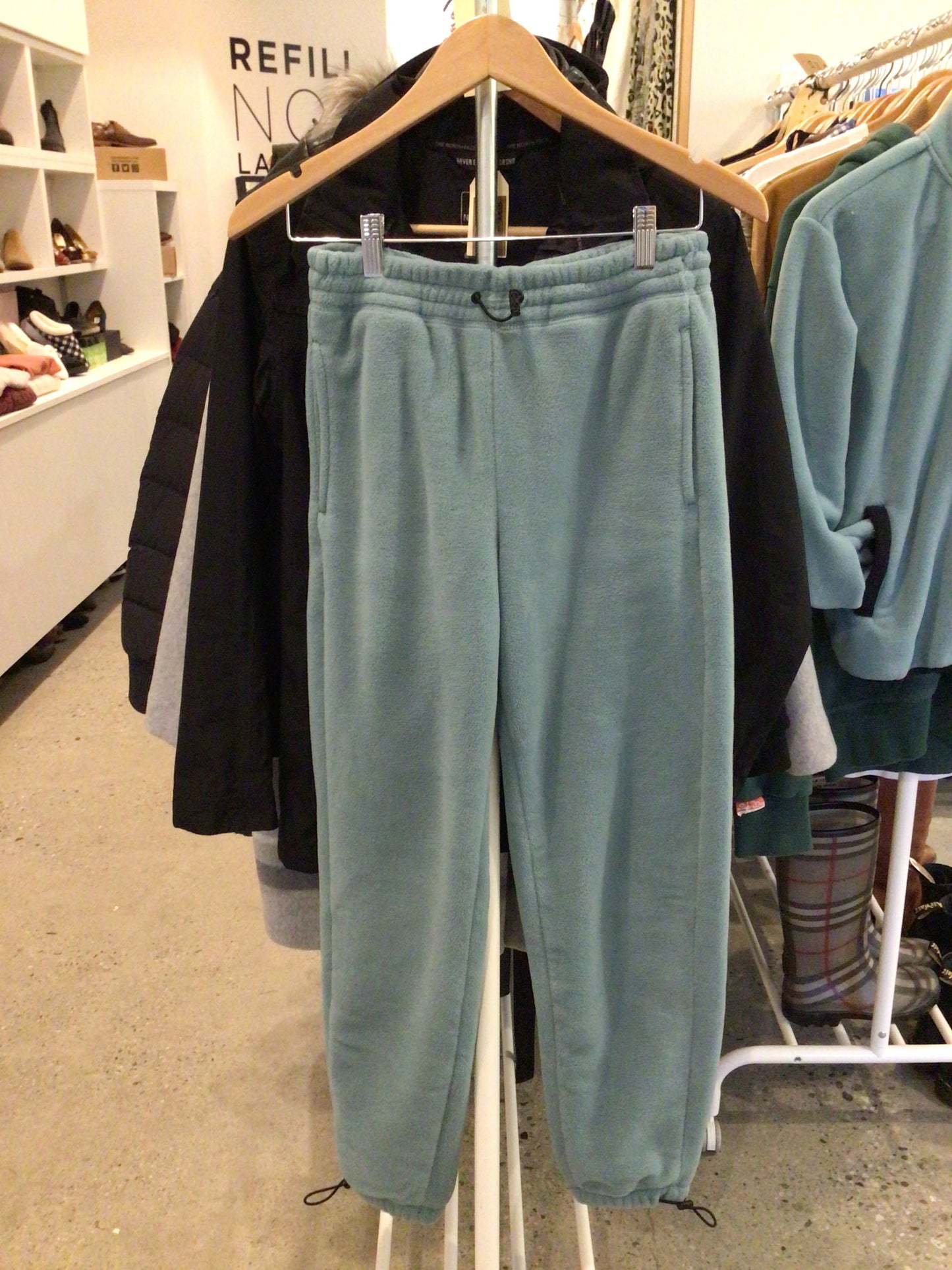 Consignment 1449-01 Roots polar fleece set. Size S.