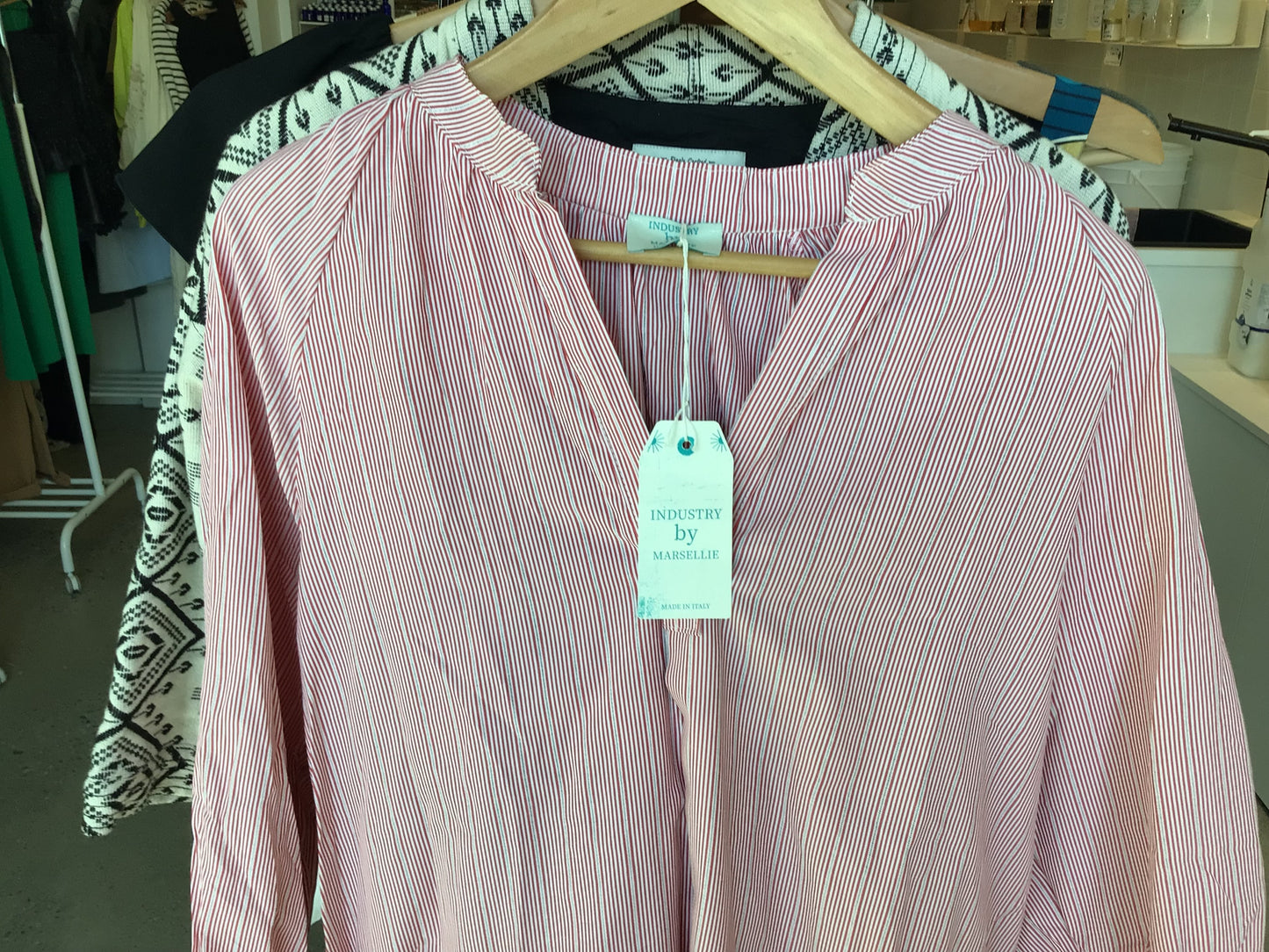 Consignment 2513-47 Industry by Marsellie. Blouse with red and white stripes.