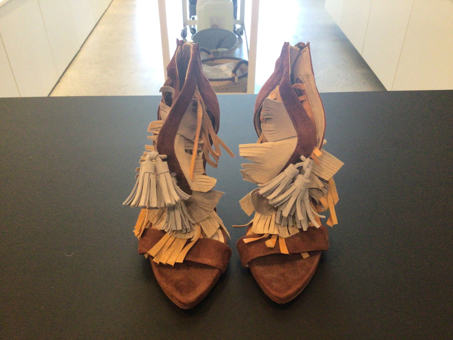 Consignment 0714-11 Zara Basic. Brown heeled sandals. Sz.36