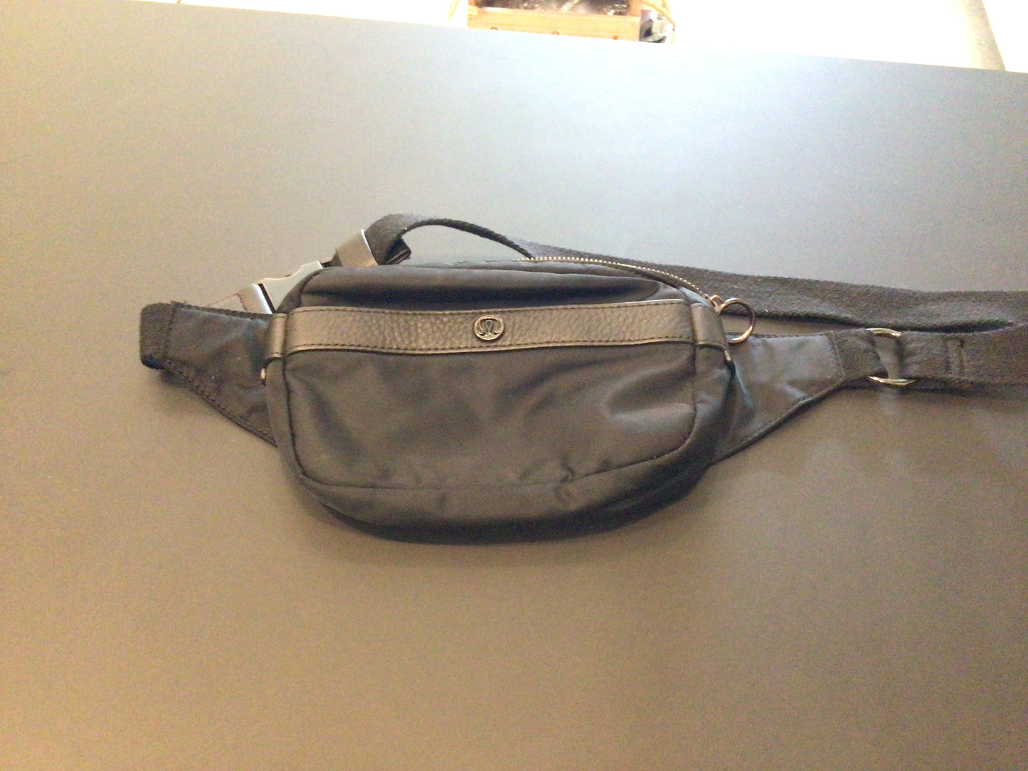 Consignment 0724-51 Lululemon. Black bag