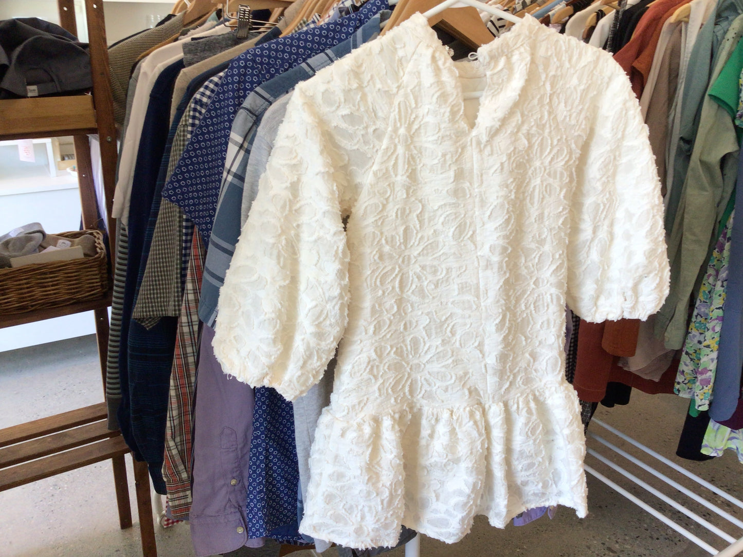 Consignment 5885-32 Zara kid. Cream white dress. Sz. 8