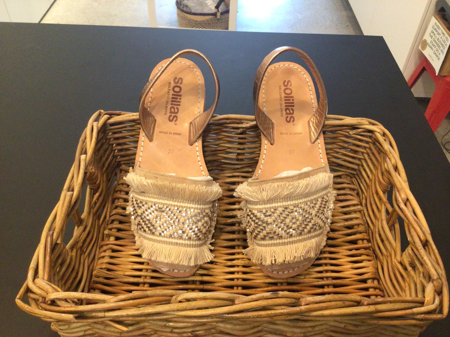 Consignment 4399-10 Solilas. Sandals. Sz. 39