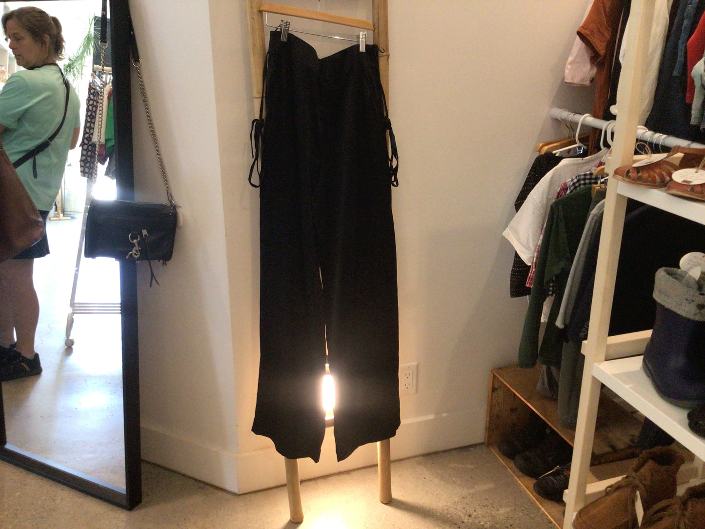 Consignment 9155-28 Zara. Black pants. Sz. M