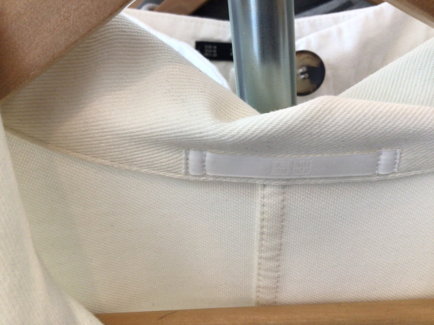 Consignment 7128-17 Uniqlo. White blazer. Sz.S