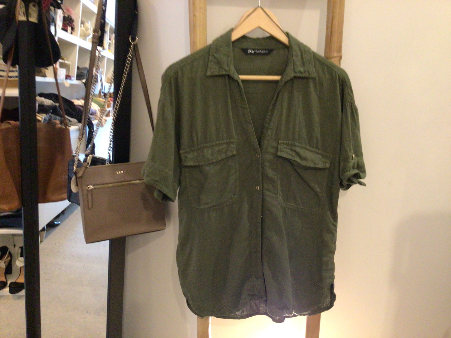 Consignment 7128-23 Zara .Green shirt. Sz.28