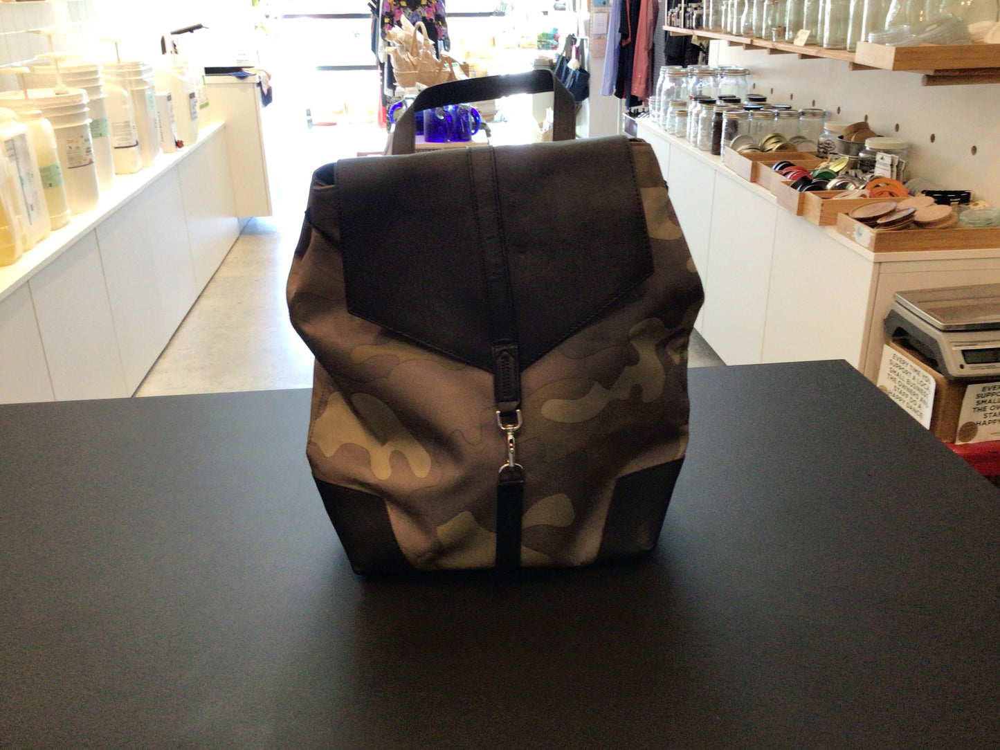 Consignment 8432-15 Stella &Dot. Back bag.