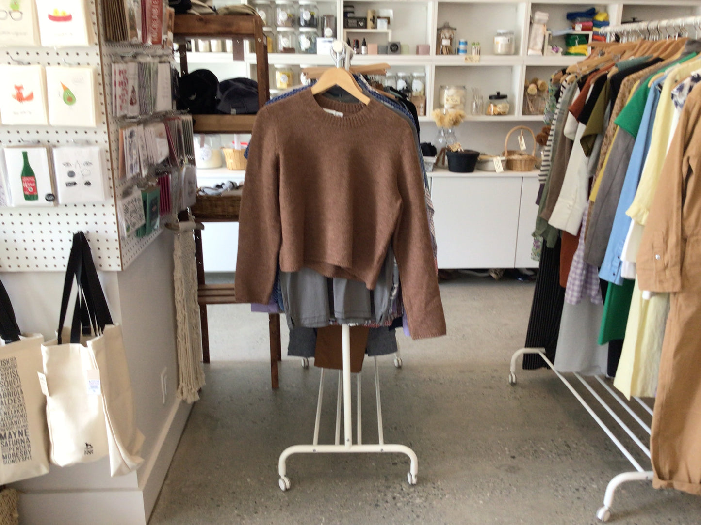 Consignment 5488-13 Noisy May. Brown sweater. Sz.XL.