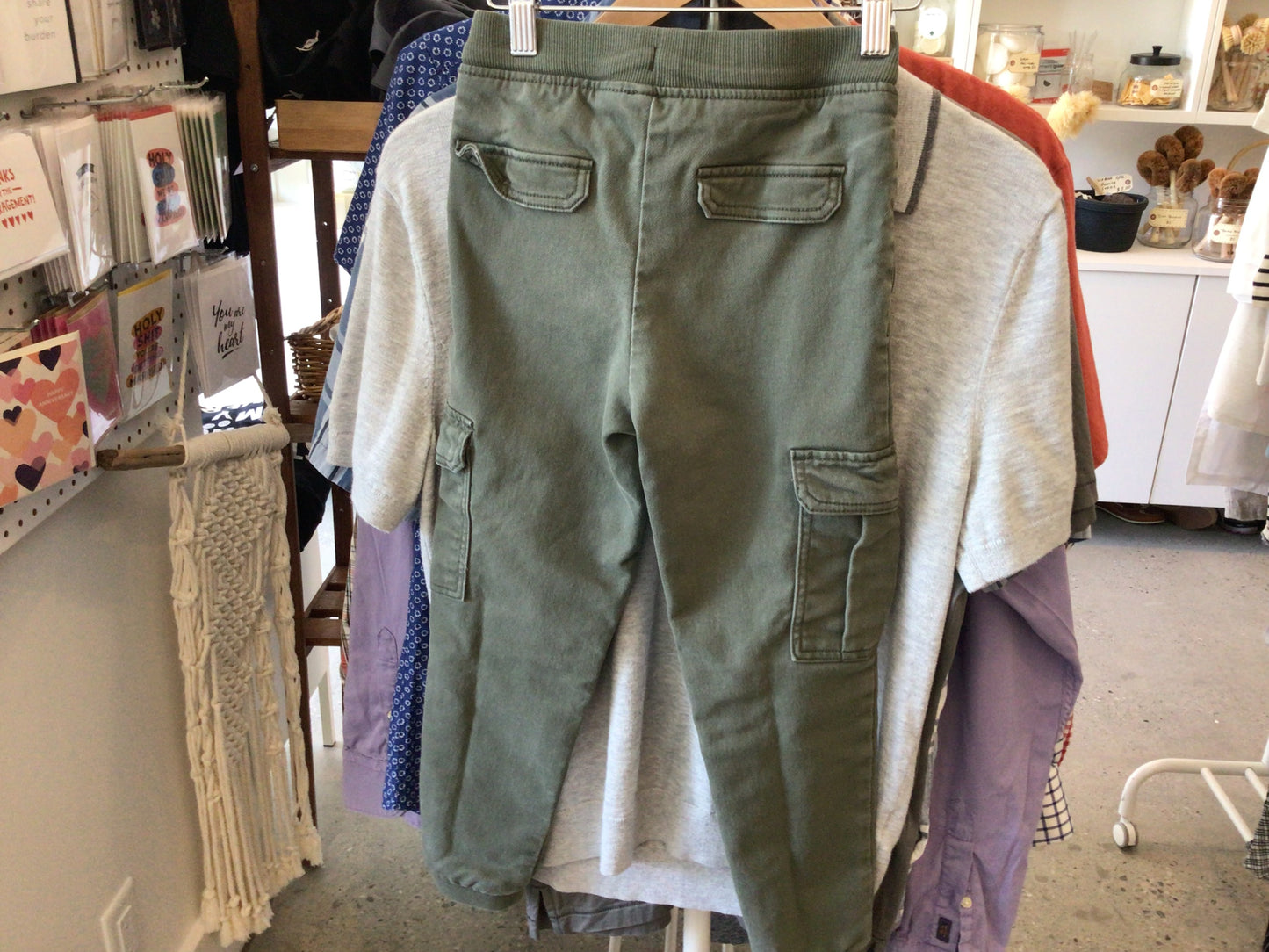Consignment 5885-29 H&M kid. Green cargo pants. Sz.6-7 y