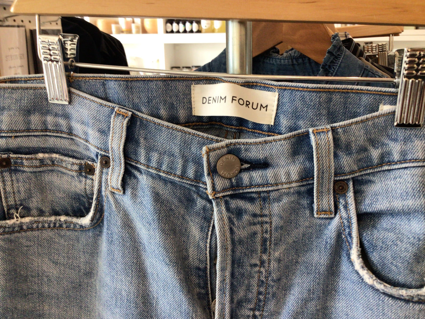 Consignment 2522-02 Denim Forum. Jeans. Sz.29