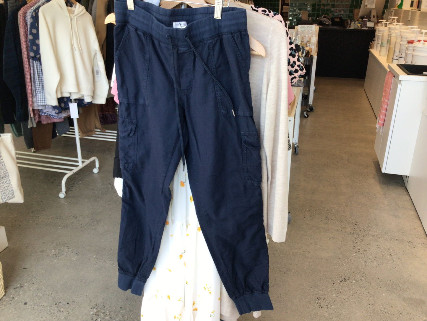 Consignment 3342-78 Aritzia Community pants sz S navy