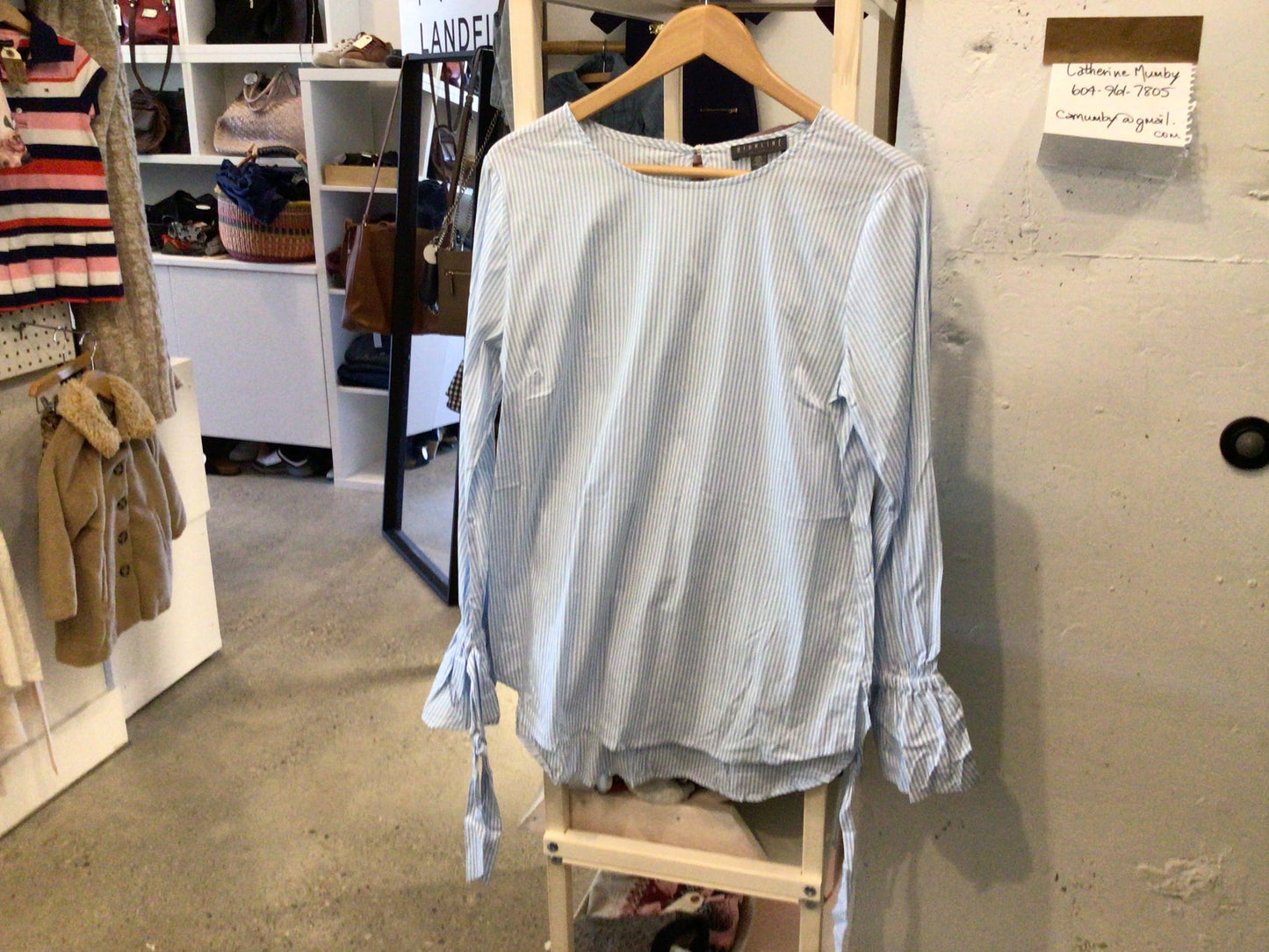 Consignment 7805-38 Highline. Cotton blouse. Sz.L