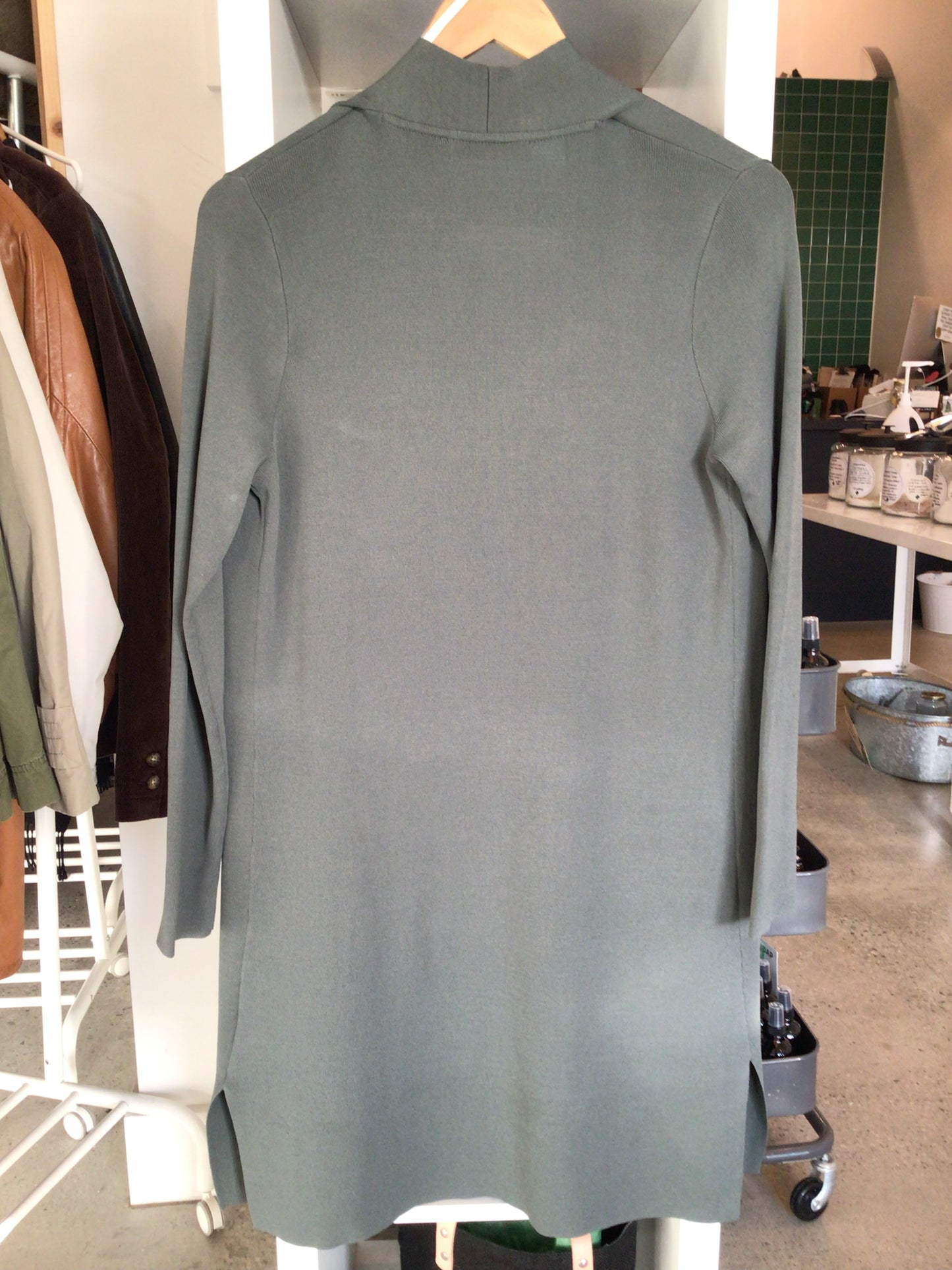Consignment 9155-02 Contemporaine long cardigan (sage green) sz M