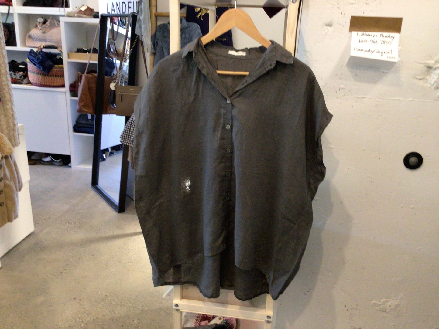 Consignment 7805-48 OAK+ Fort. Green linen shirt blouse. Sz. L