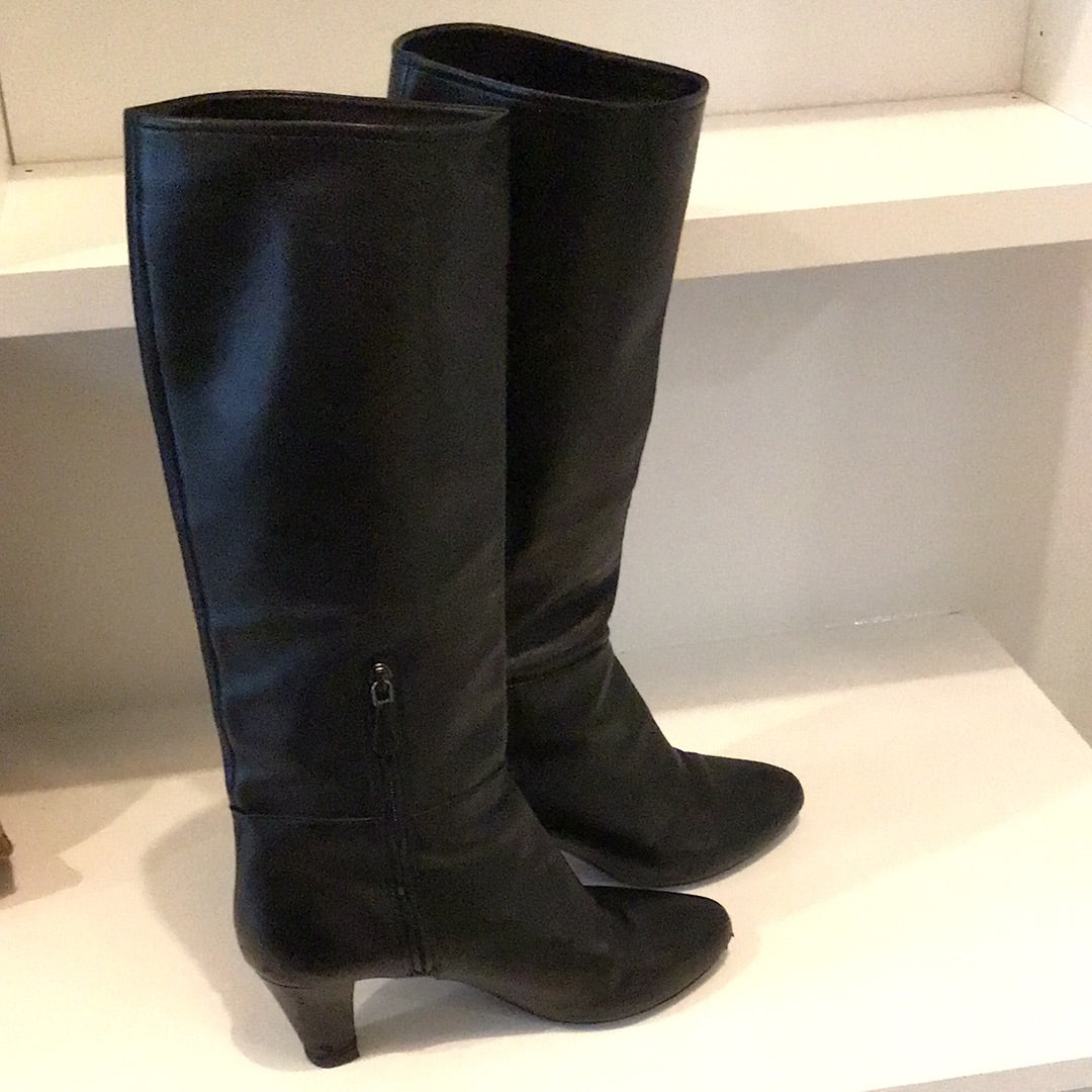 Consignment - 8880-1 Prada high leather boots sz 38