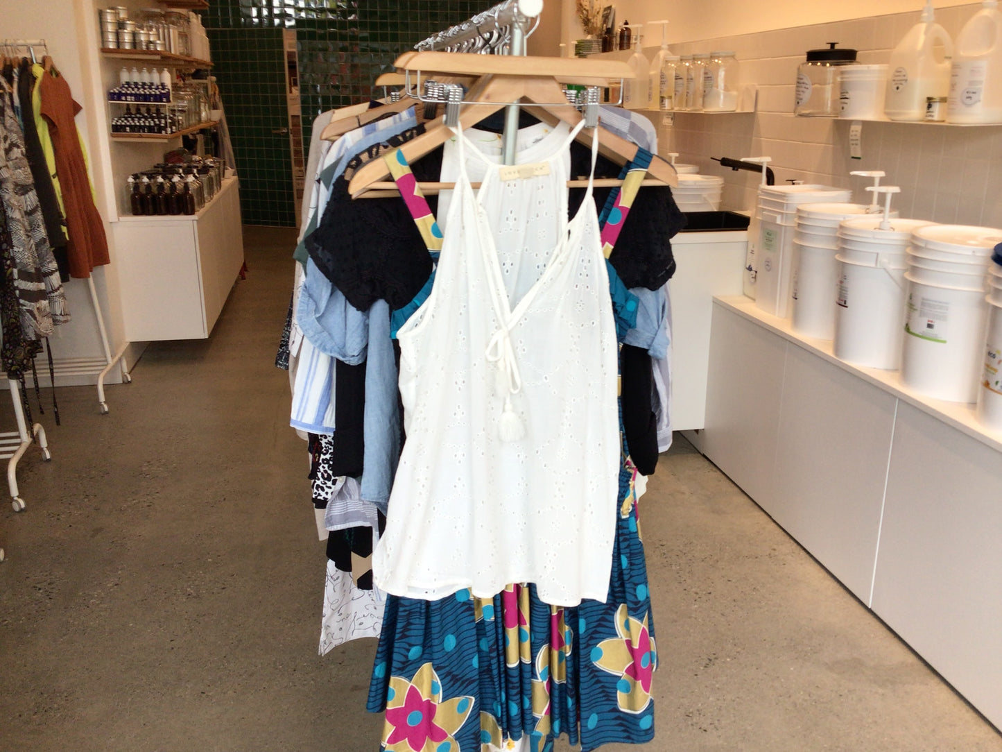 Consignment 2513-34 Love stitch. White top tank. Sz.S