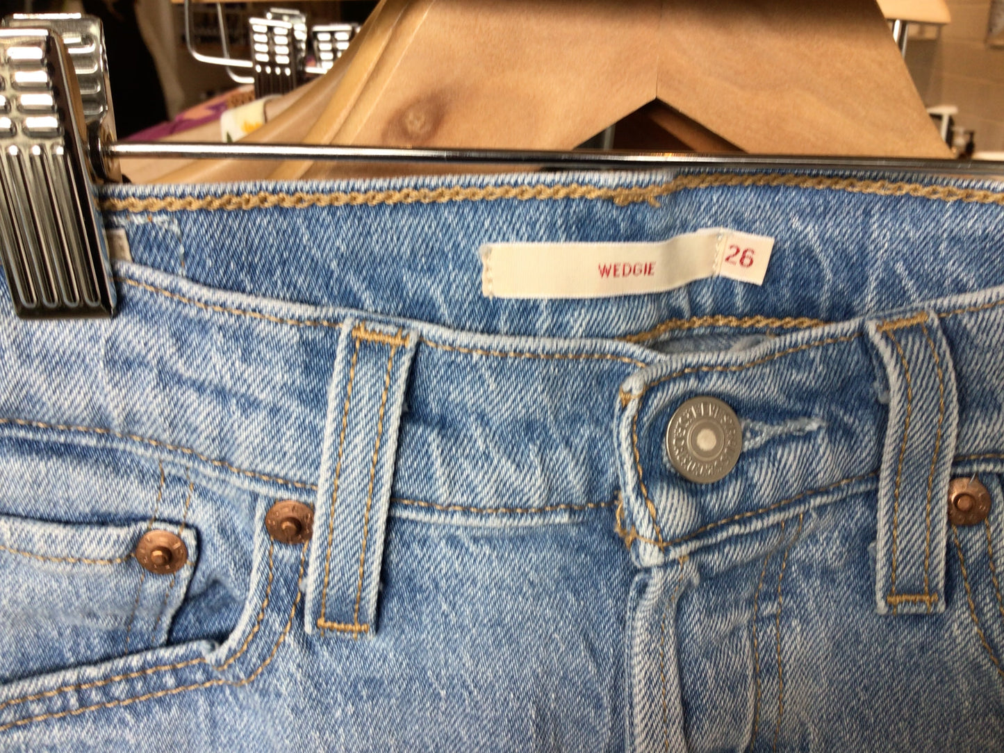 Consignment 1866-02 Levis jeans. Sz 26