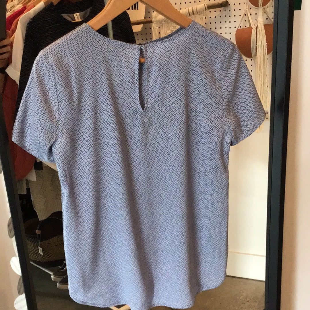 Consignment - 4606-7 Ann Taylor short sleeve blouse sz XS