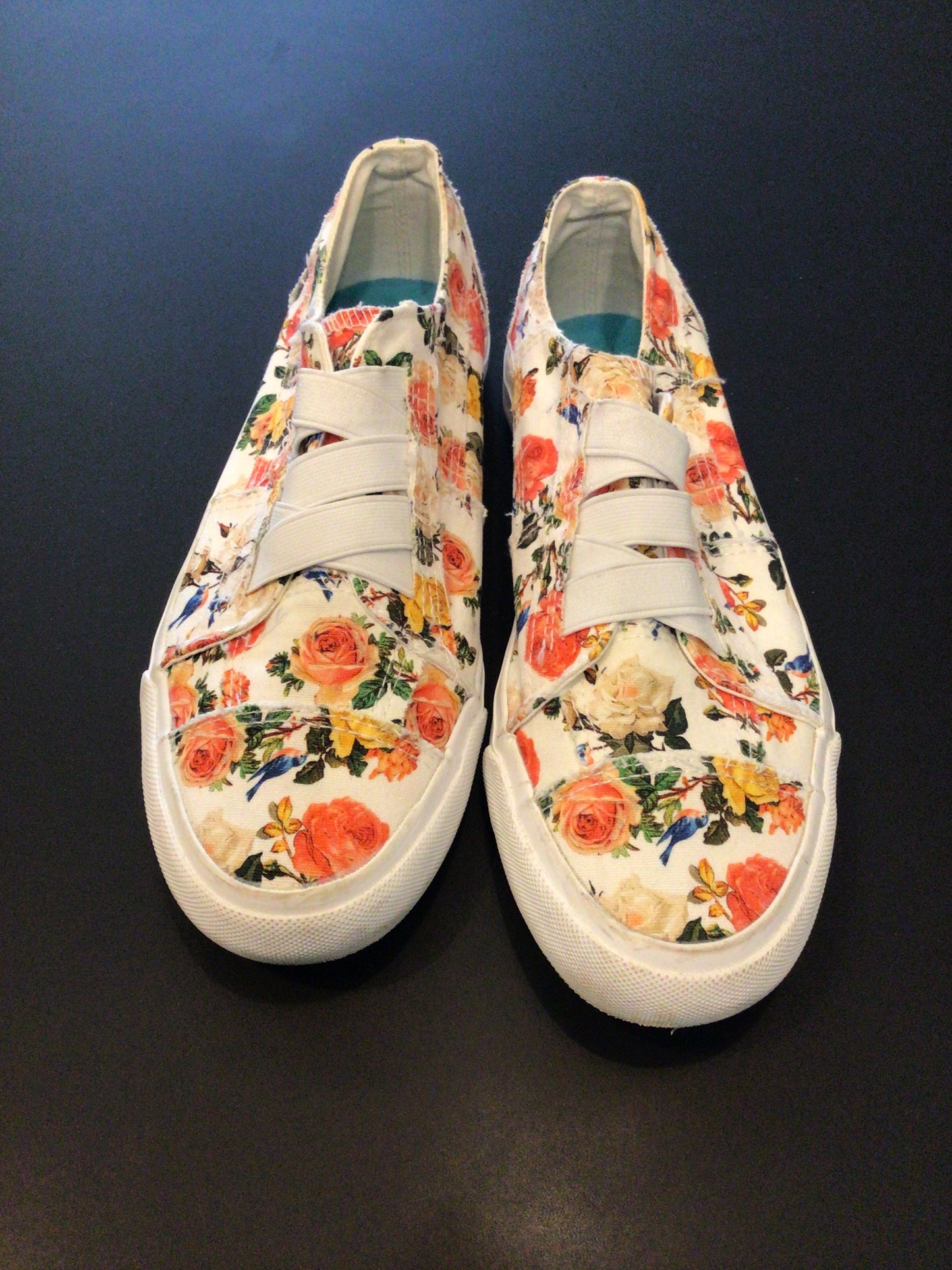 Consignment 2710-3 Blowfish Malibu floral print casual runners. Size 7.