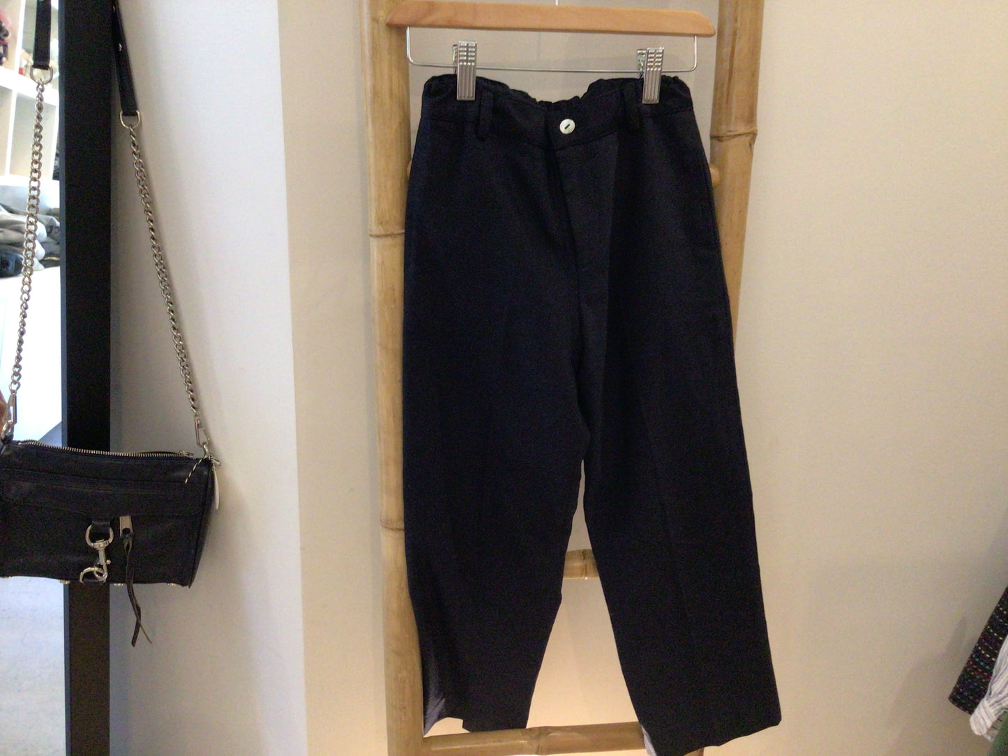 Consignment 4663-09 Dscar. Black pants. Sz. 6Y