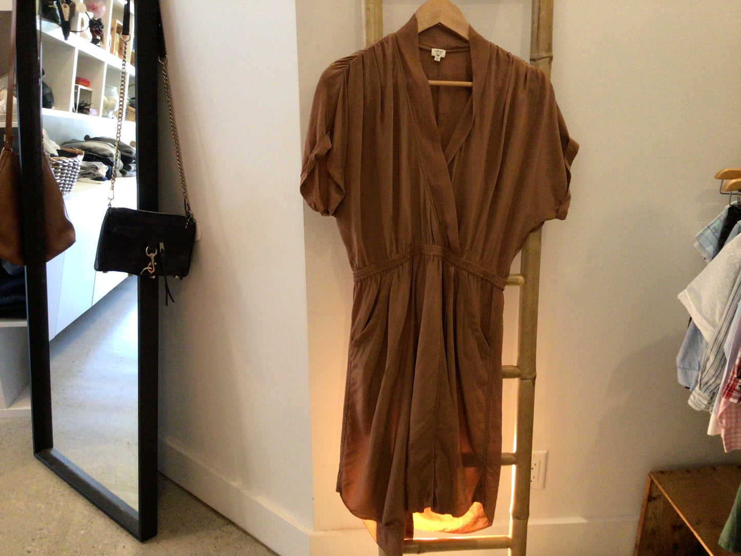 Consignment 8432-20 Wilfred. Brown silk dress. Sz. S