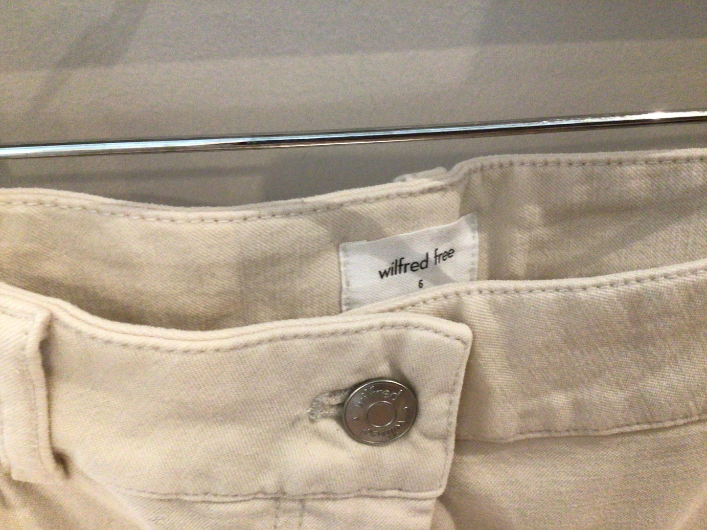 Consignment 9155-29 Wilfred free. Biege jeans. Sz.6
