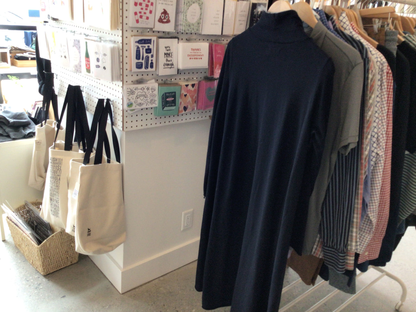 Consignment 7764-27 Labo Art. Navy blue dress with cool packet . Sz.M/L