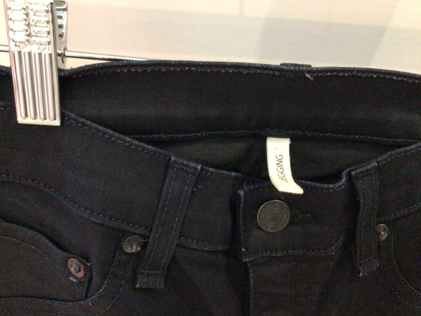 Consignment 8432-13 Rag & Bone Jeans. Black skinny jeans. Sz. 27