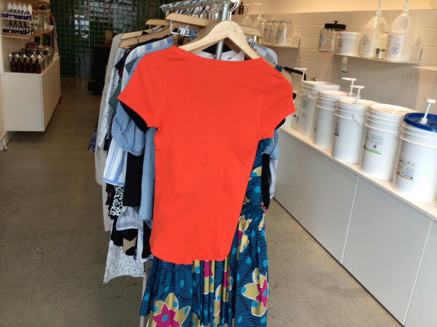 Consignment 2513-35	Pure Good. Orange T-shirt. Sz. XS