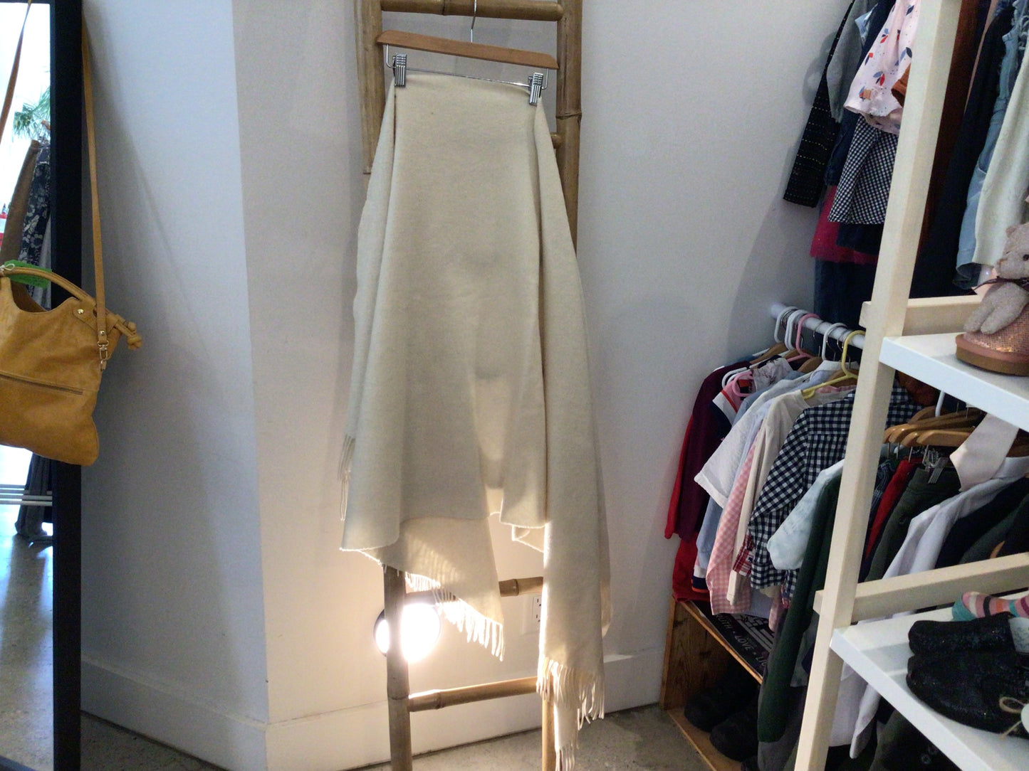 Consignment 7764-32 Biege scarf