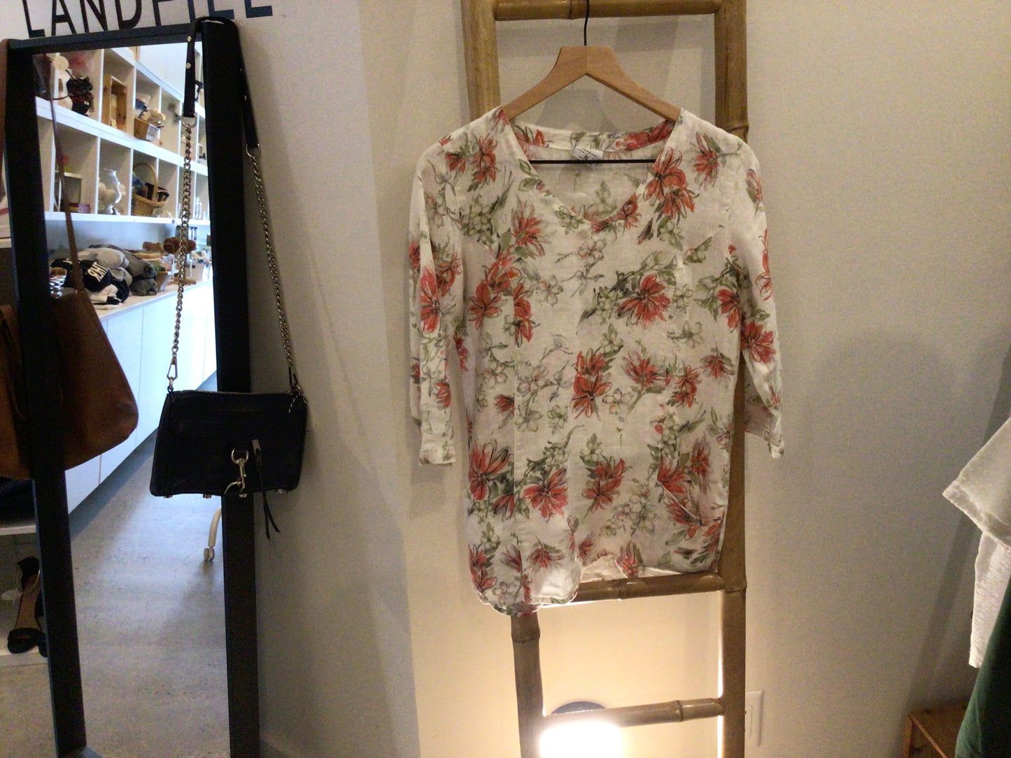 Consignment 9420-08 Click. Flowers cotton blouse. sz. XS