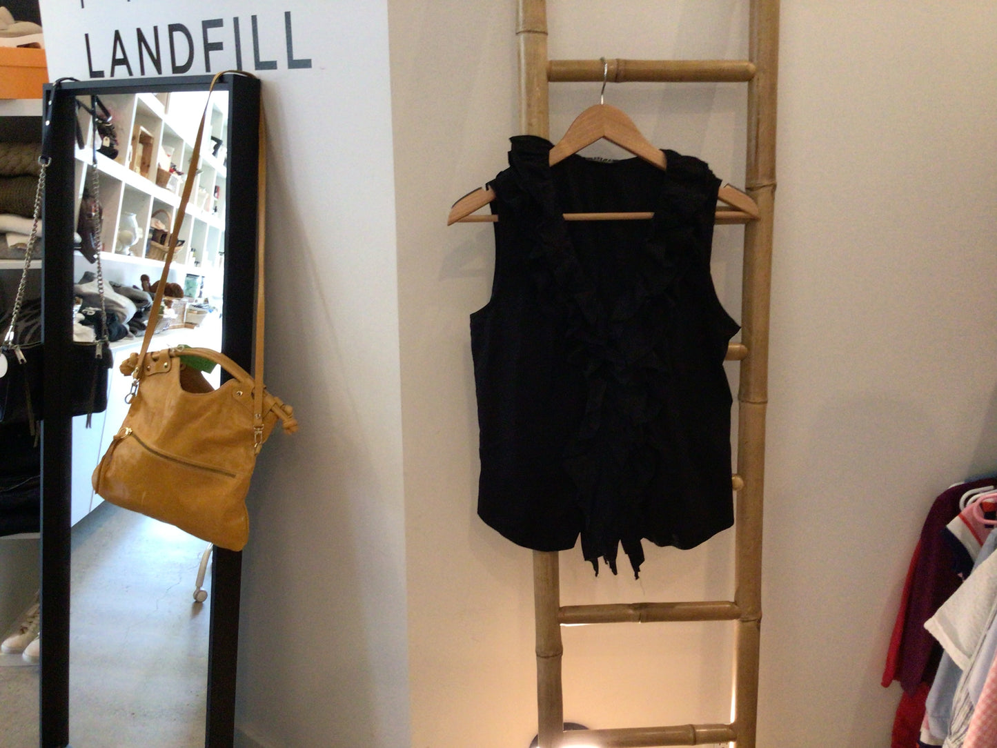 Consignment 2710-6 Tuzzi black sleeveless shirt. Size M.