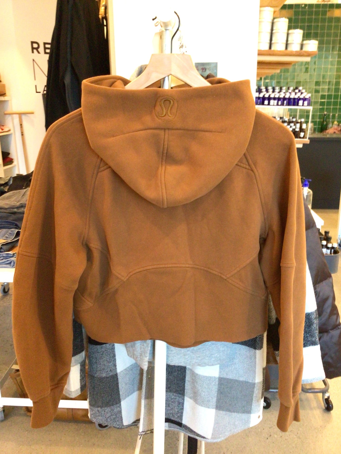 Consignment 1449-07 Lululemon Scuba half zip brown sweatshirt. Size XS.