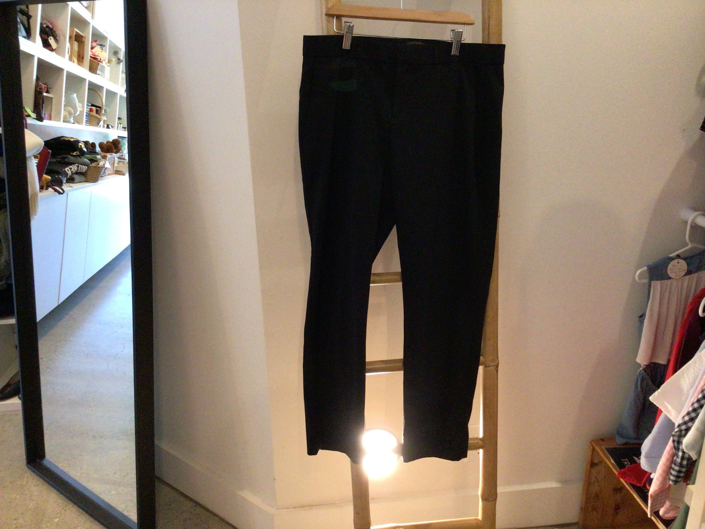 Consignment 6170-02 Banana Republic. Black pants. Sz. 6