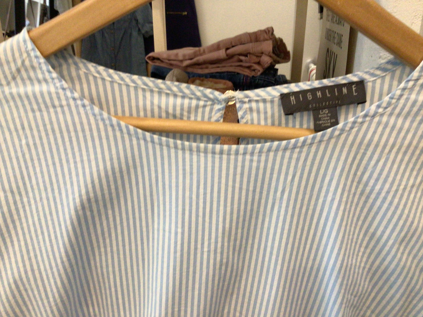 Consignment 7805-38 Highline. Cotton blouse. Sz.L