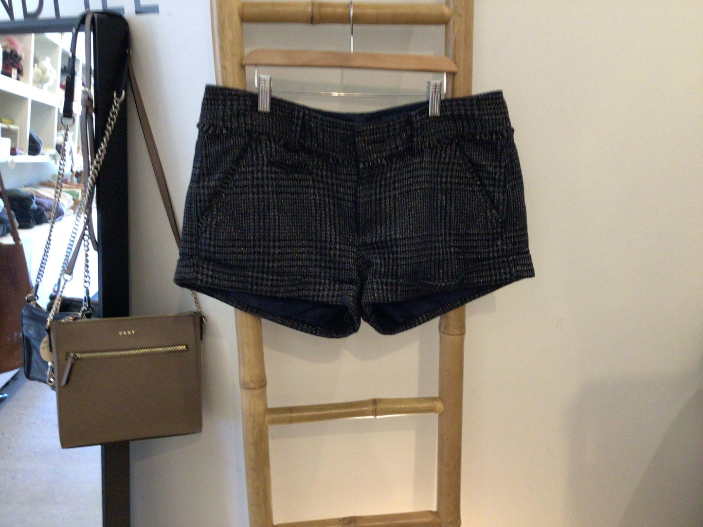 Consignment 3540-06 Express. Gray shorts. Sz. 8