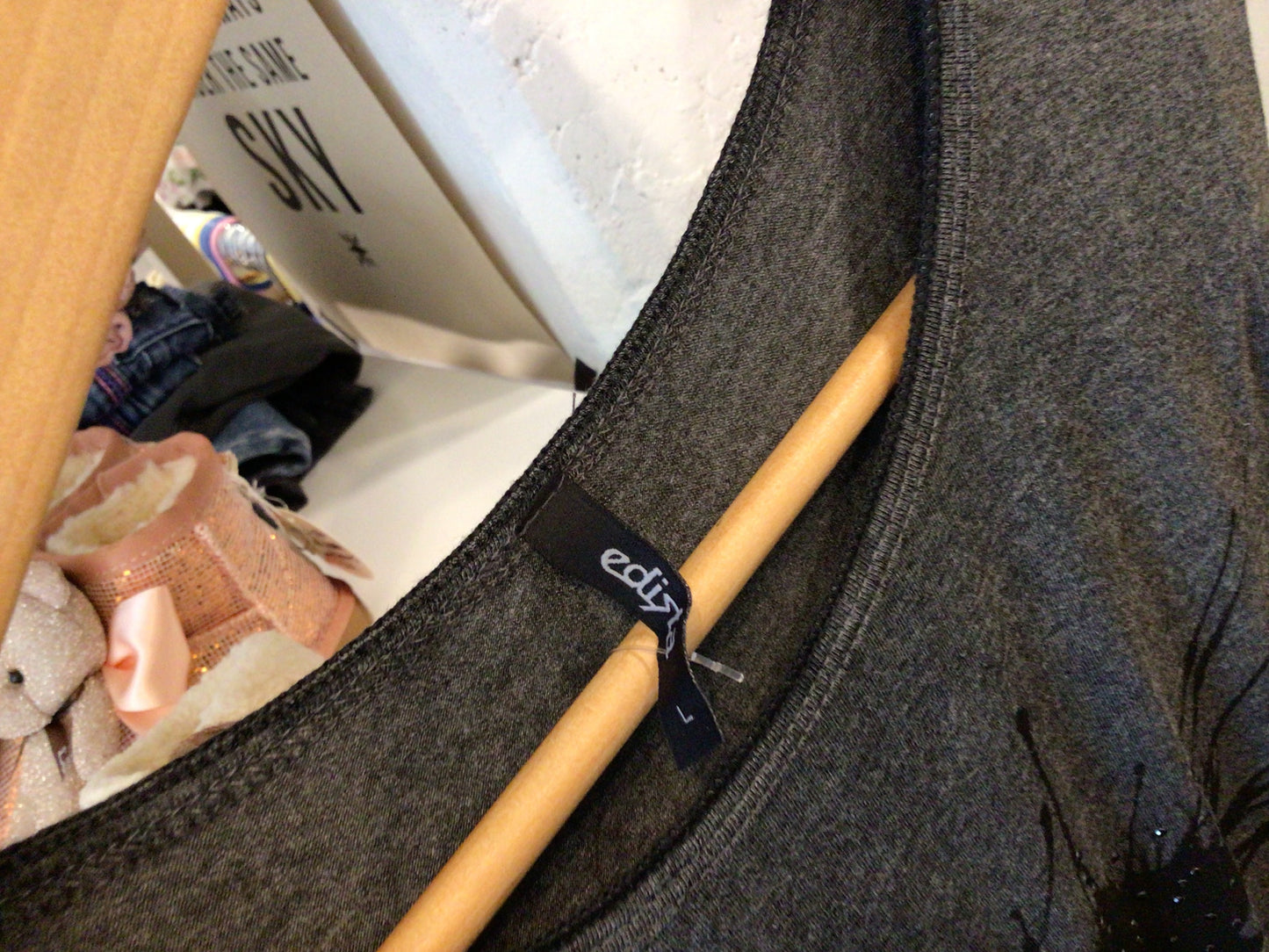 Consignment 7805-56 Exista.Gray tank with eye. Sz. L