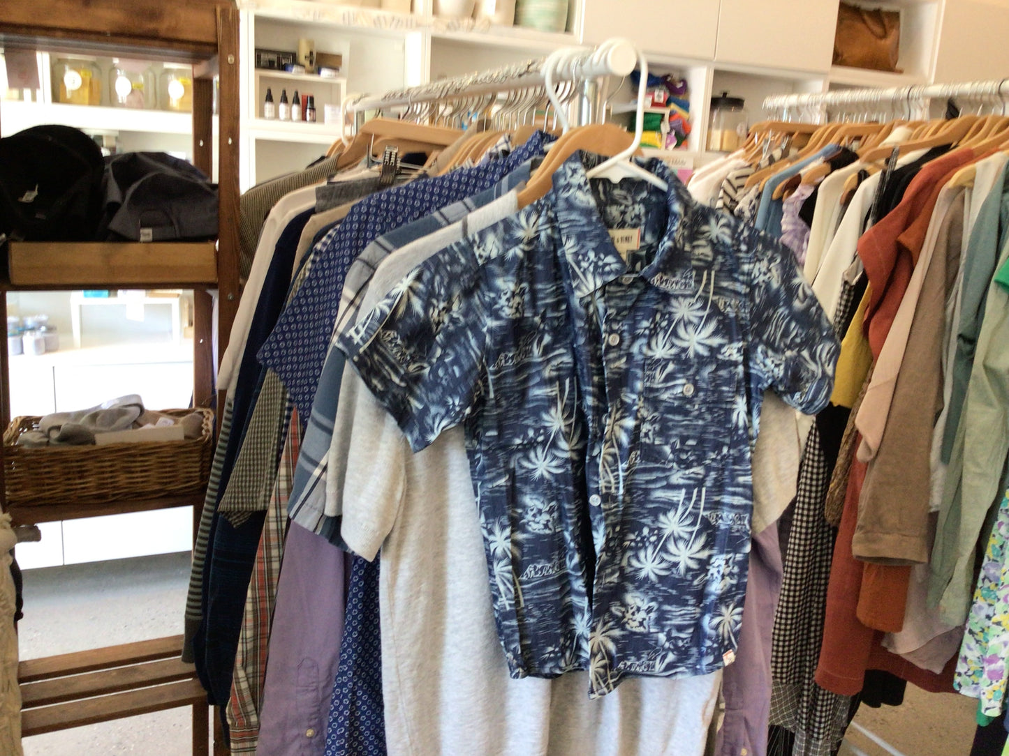 Consignment 5885-33 Me & Henry. Summer shirt. Sz. 7/8 Y