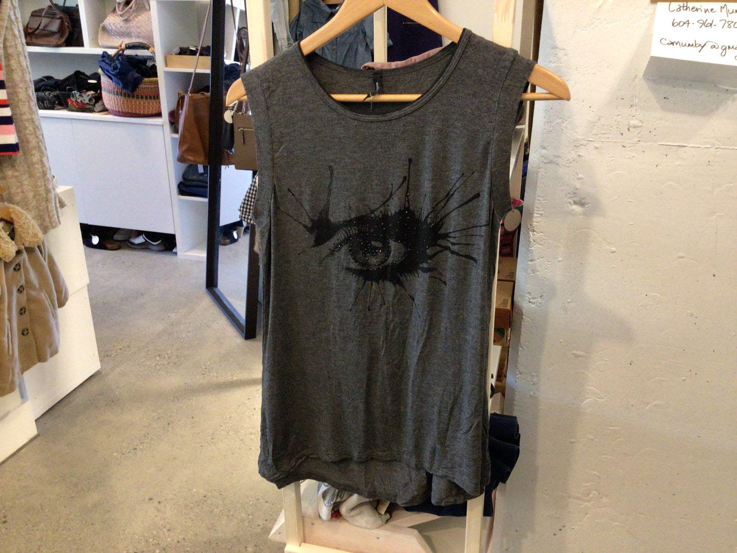 Consignment 7805-56 Exista.Gray tank with eye. Sz. L