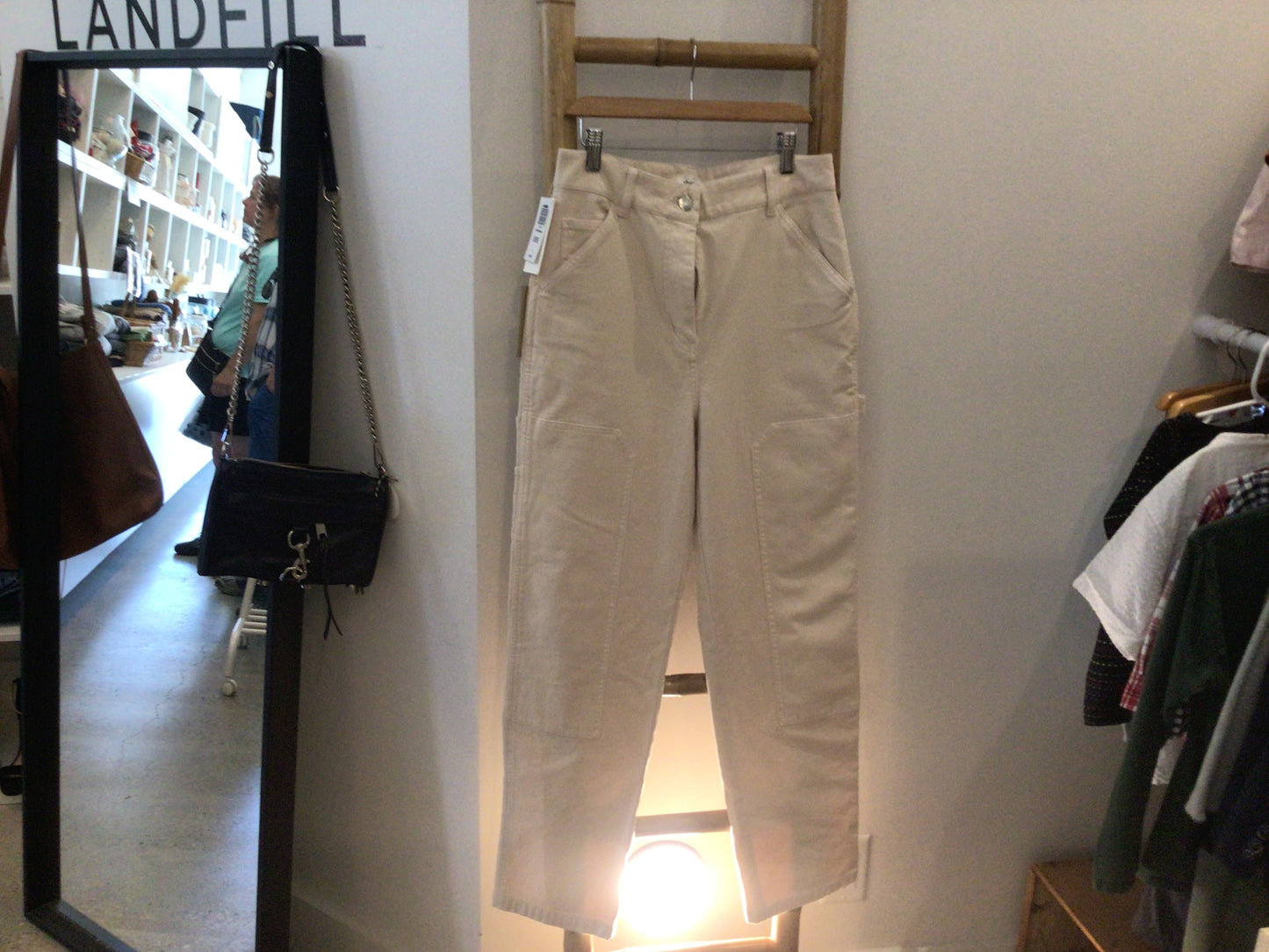 Consignment 9155-29 Wilfred free. Biege jeans. Sz.6