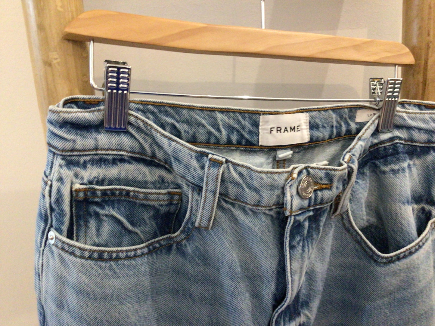 Consignment 1723-10 Frame. Blue jeans. Sz. 27