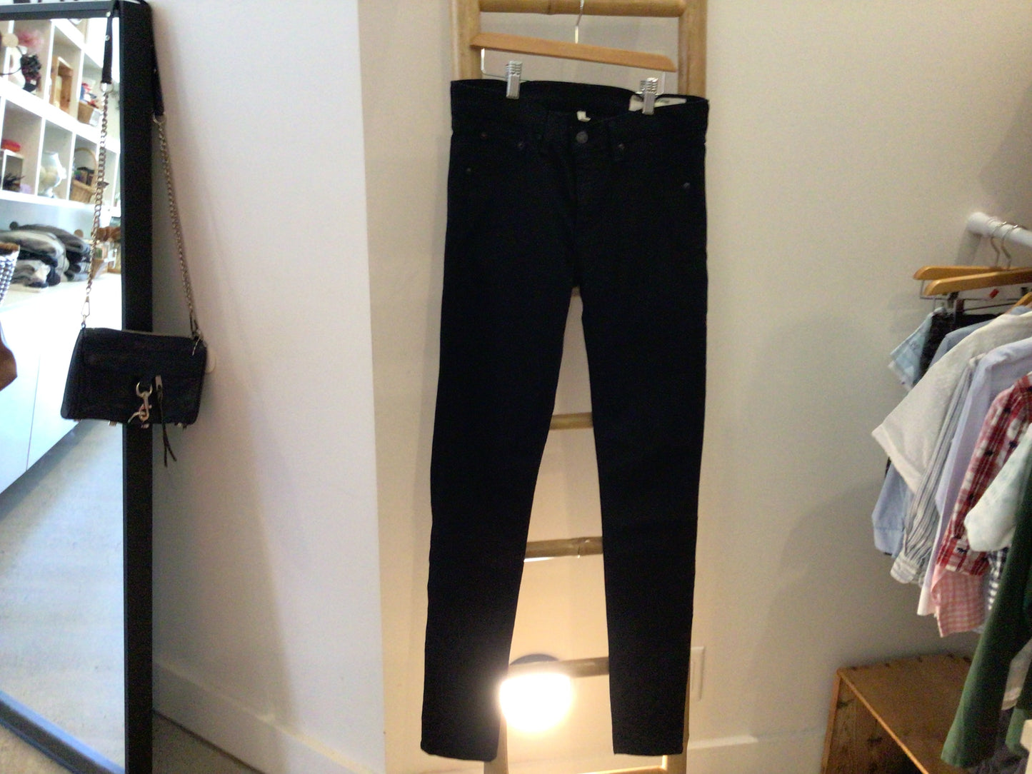 Consignment 8432-13 Rag & Bone Jeans. Black skinny jeans. Sz. 27