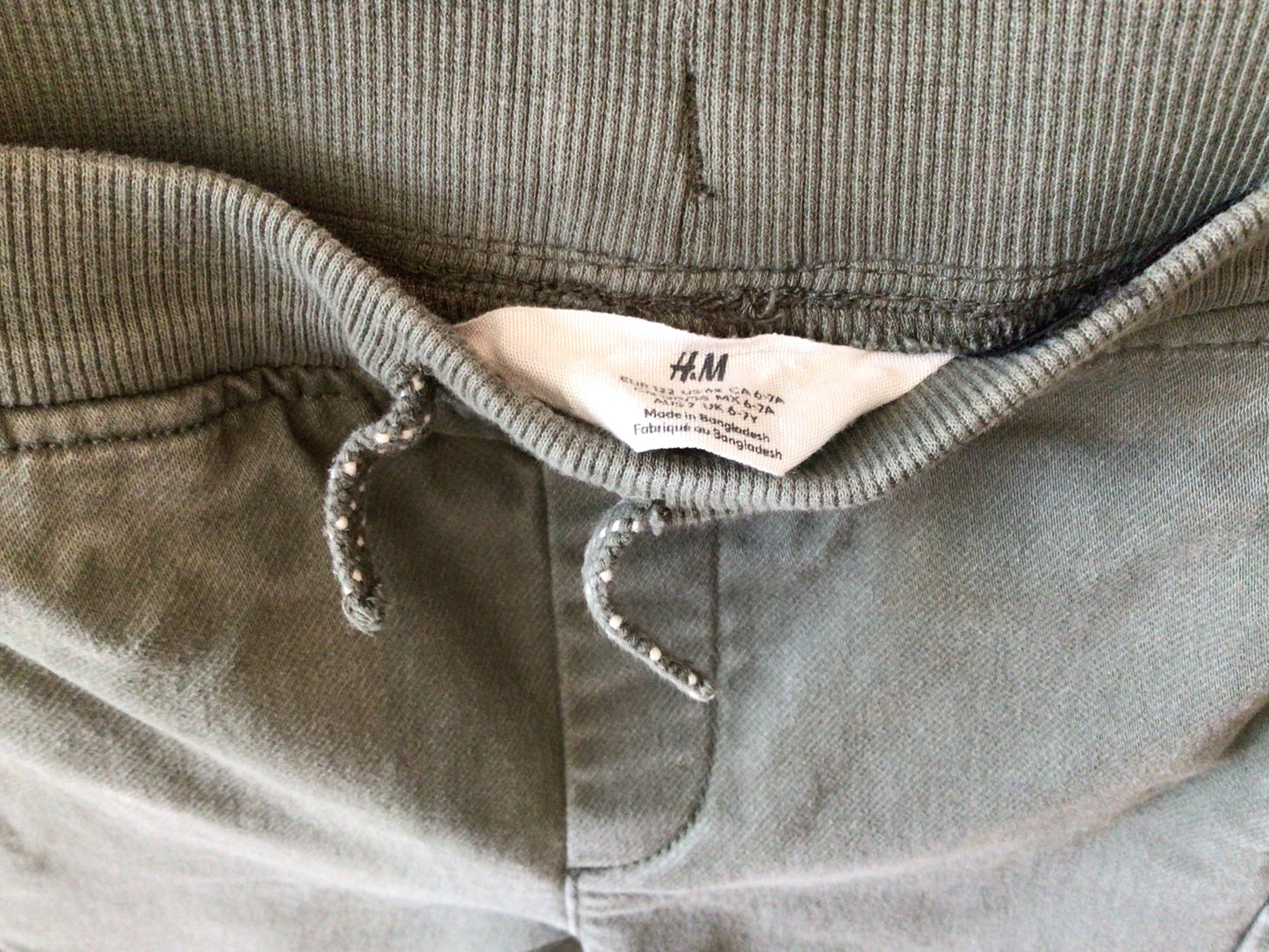 Consignment 5885-29 H&M kid. Green cargo pants. Sz.6-7 y