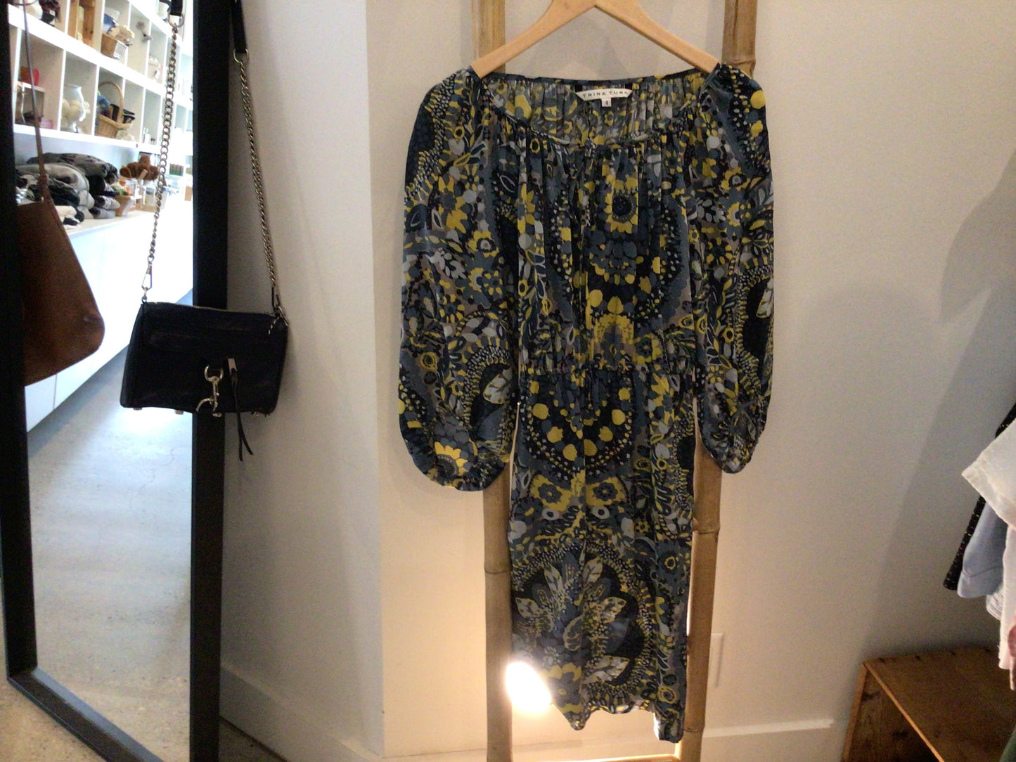 Consignment 4314-13 Trina Turk. Color dress. Sz. 4