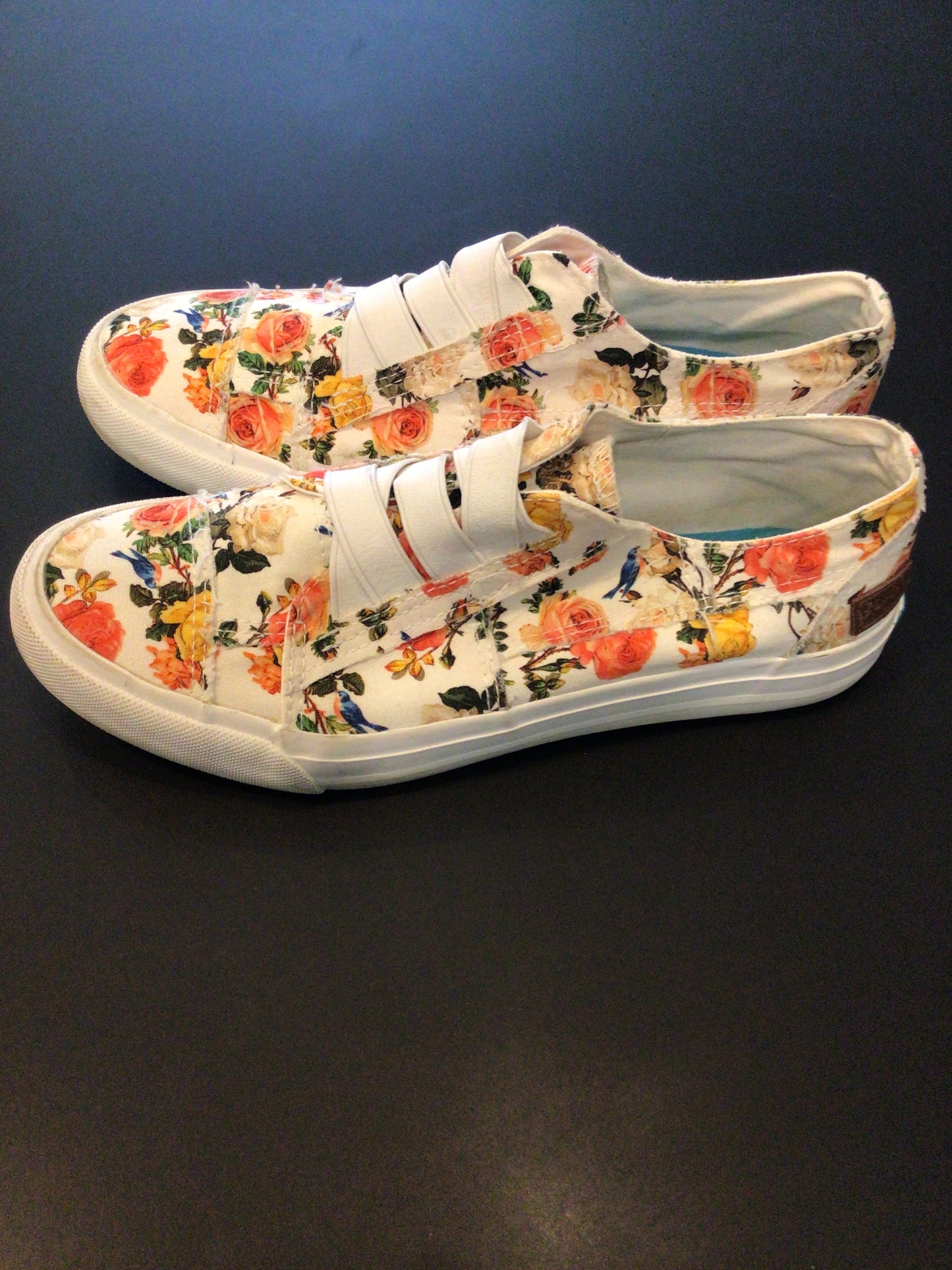 Consignment 2710-3 Blowfish Malibu floral print casual runners. Size 7.
