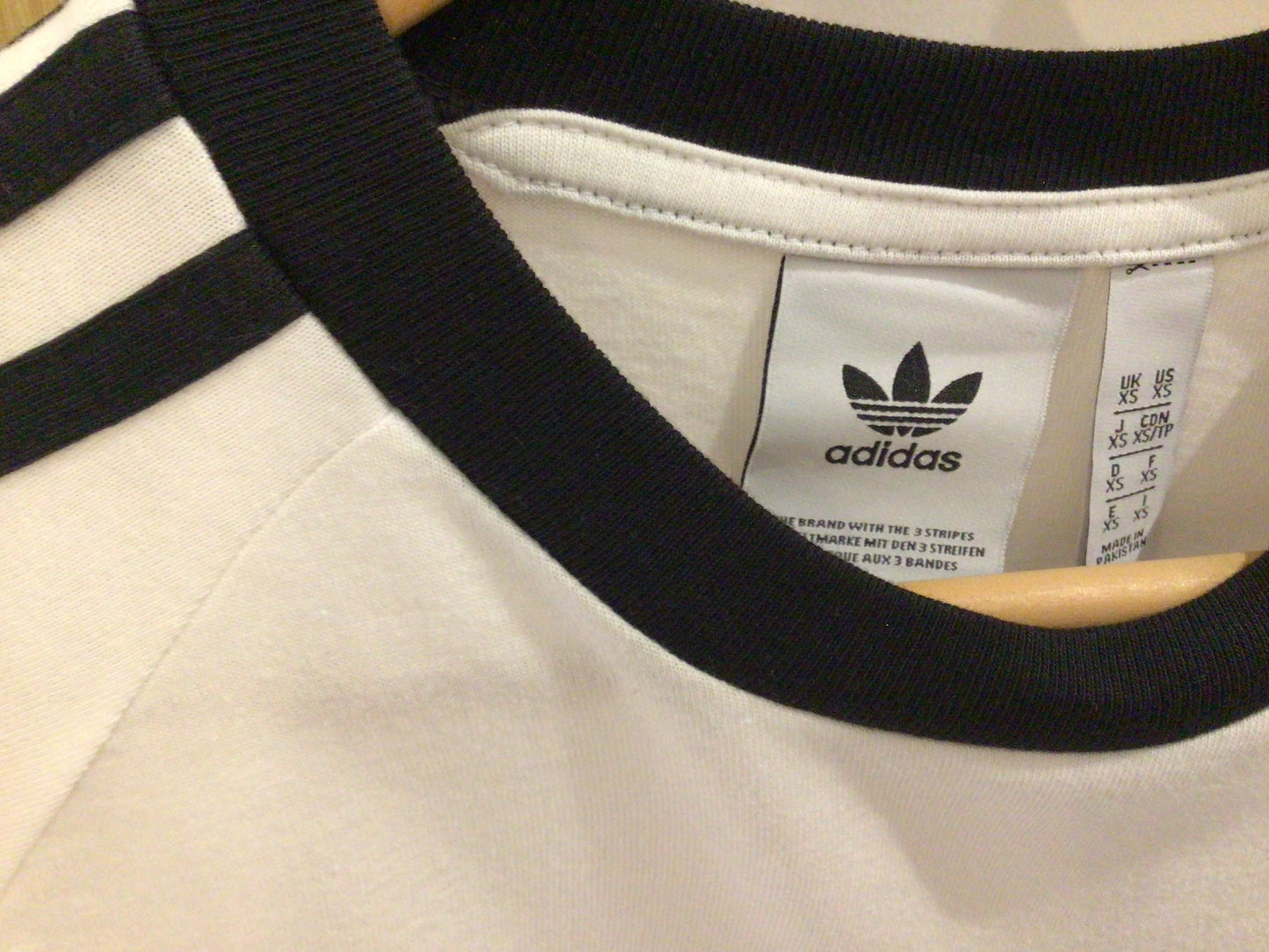 Consignment 9420-05 Adidas. White t shirt. Sz. XS