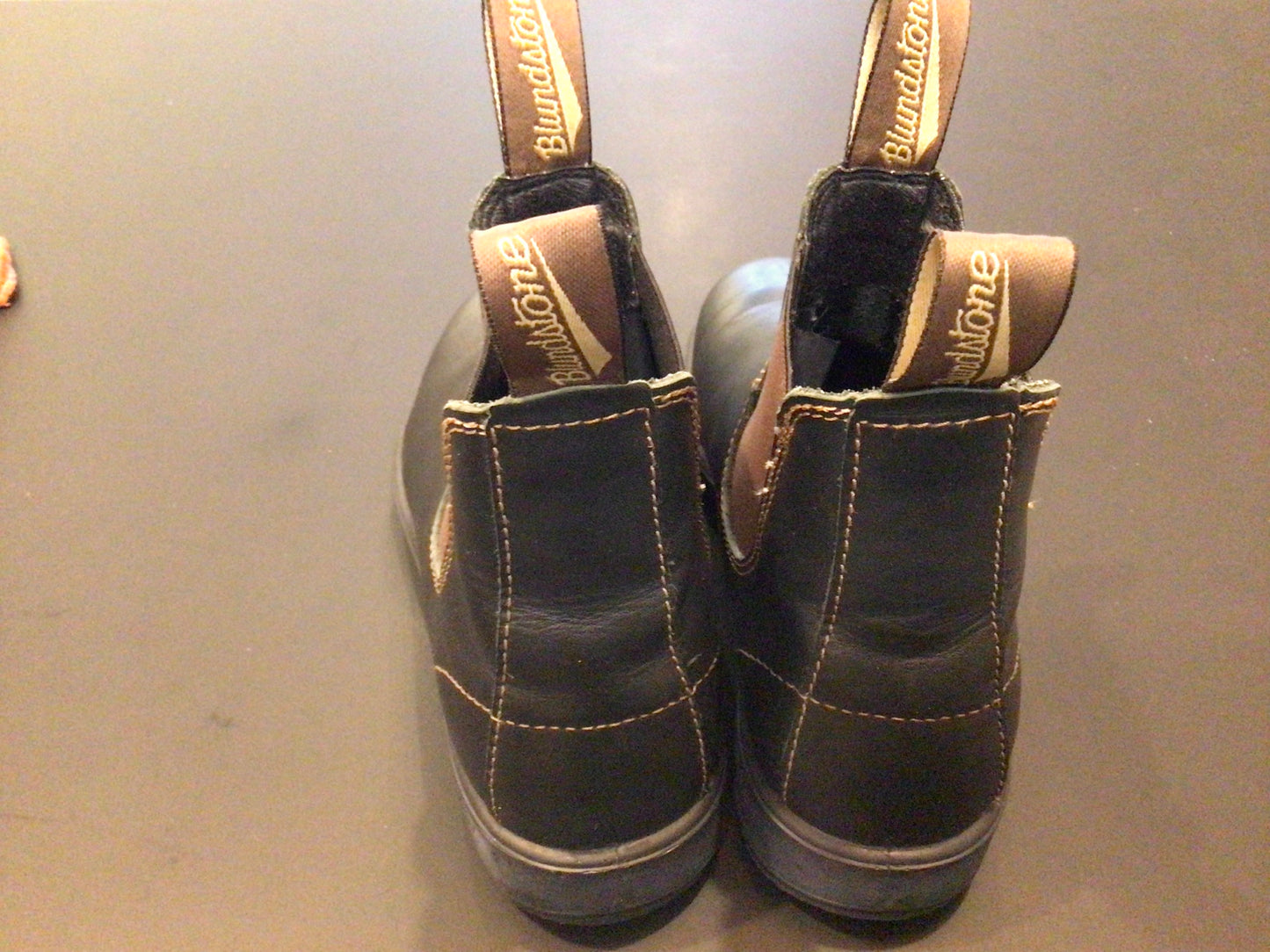 Consignment 7649-01 Blundstones. Black with brown elastic. Aussie size 5.5